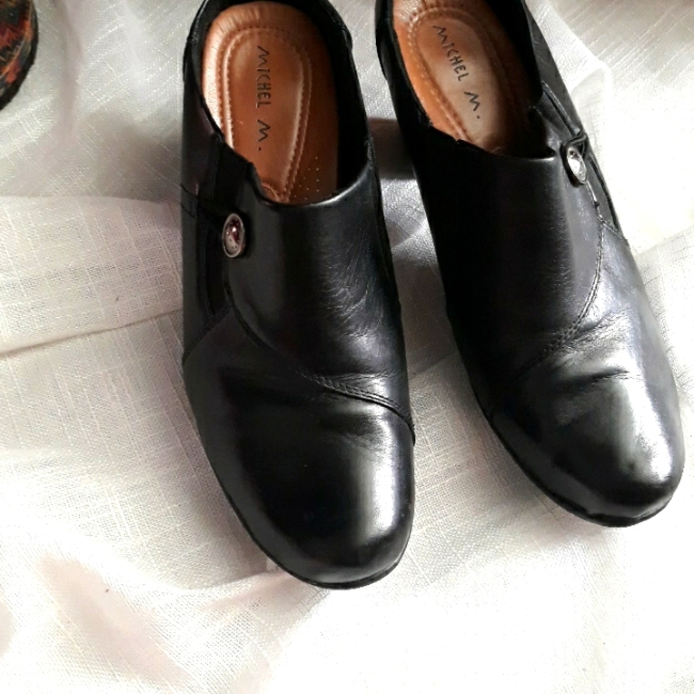 Michel M womens black leather muless. Size 9